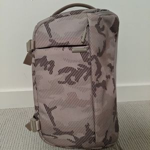 Incase DSLR Sling Pack
